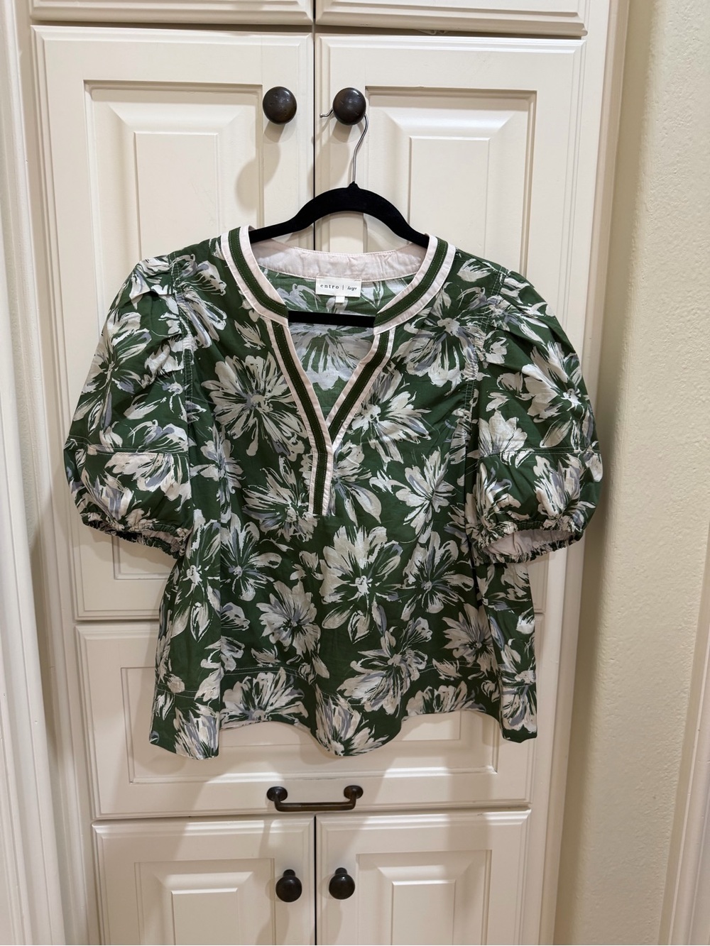 Entro Hollis Top with Green and White Floral Puff-Sleeves Size L